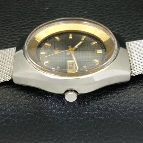 Vintage 1976 Citizen Automatic Mens Silver Watch W/daydate & Silver accents